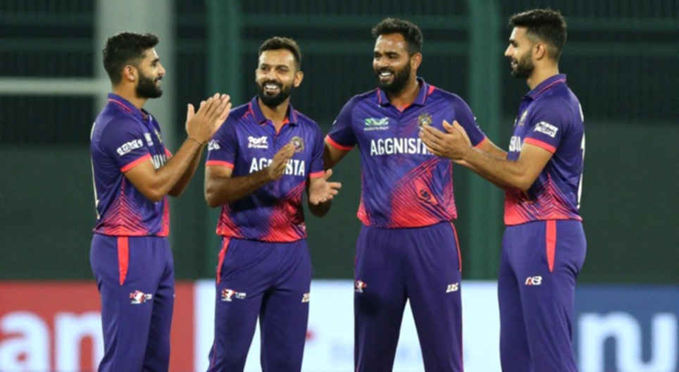 रोहित शर्मा की फिटनेस और 2027 विश्व कप: ‘आलसी’ नैरेटिव बनाम कूल्हे की चोट की असली चिंता रोहित शर्मा की फिटनेस और 2027 विश्व कप: ‘आलसी’ नैरेटिव बनाम कूल्हे की चोट की असली चिंता