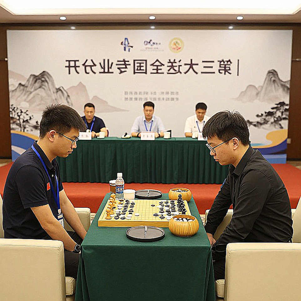 प्राग 2026 के 27 मिनिएचर और ChessBase Magazine #225 का असली लेजर